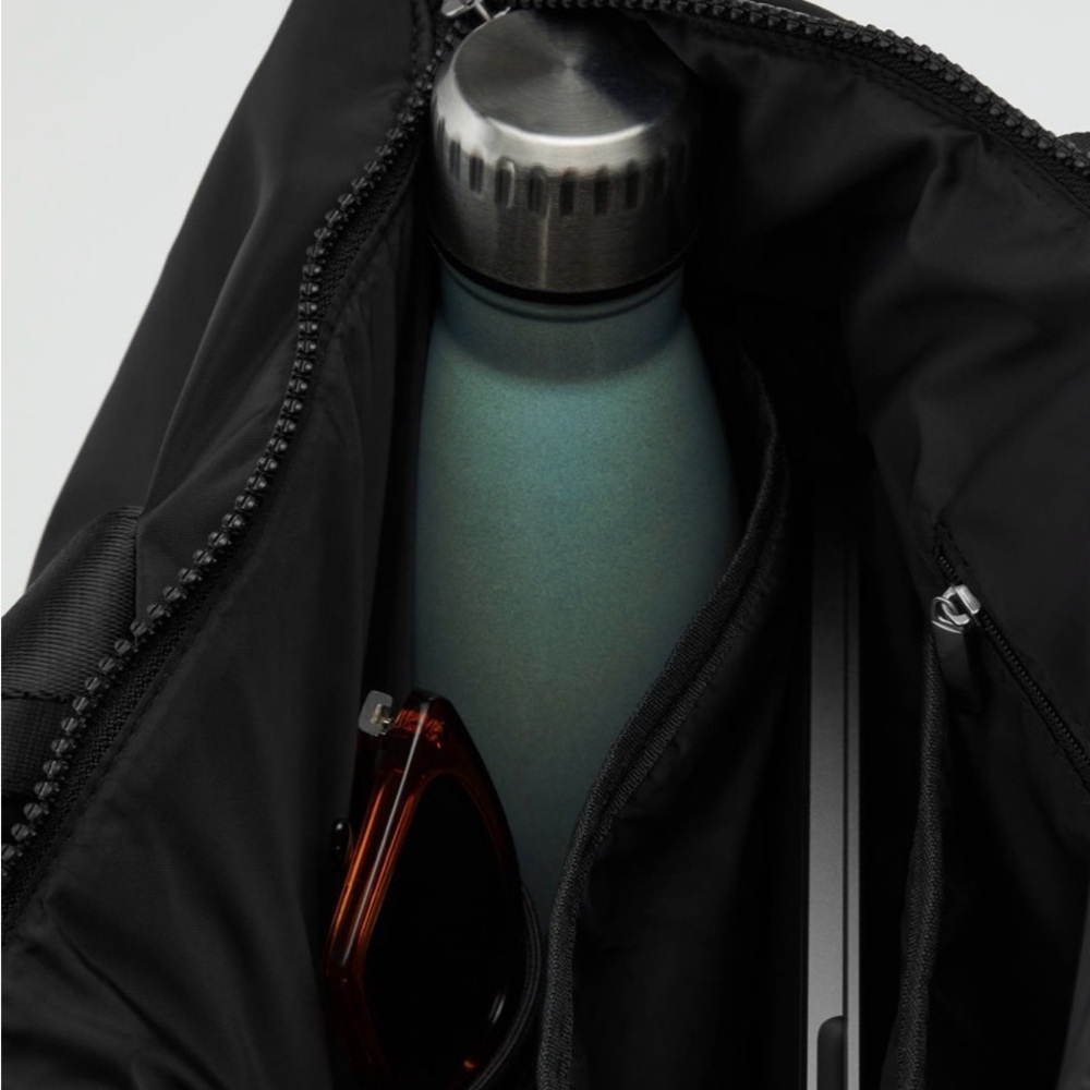 Fabletics Everyday Tote - Picture 3 of 15
